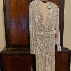 NWT leena for Mac Duggal Sequin Holiday Dress Size 4 - Nude/Silver